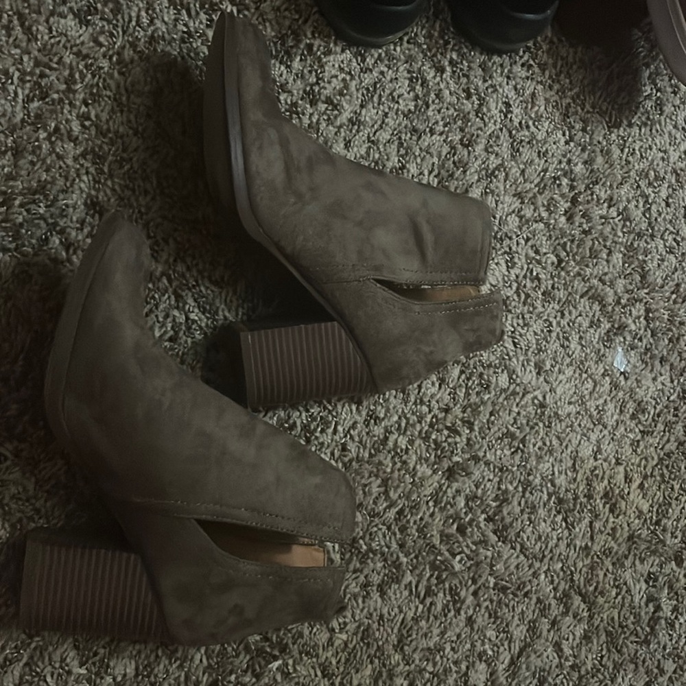 light brown grey color. I just grew out of them. But they are very comfortable.